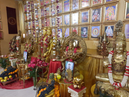 Поднесение санкальпы на пуджу в Шива Према Сагар ашраме