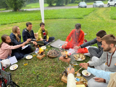 Поднесение санкальпы в хому в Шива Према Сагар ашраме