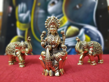 Лакшми с двумя слонами